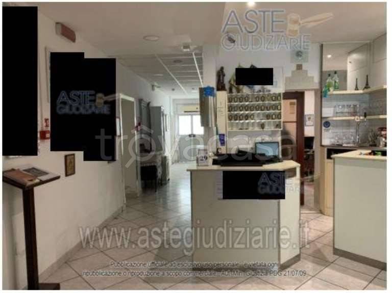 negozio in vendita a Rimini in zona Miramare di Rimini