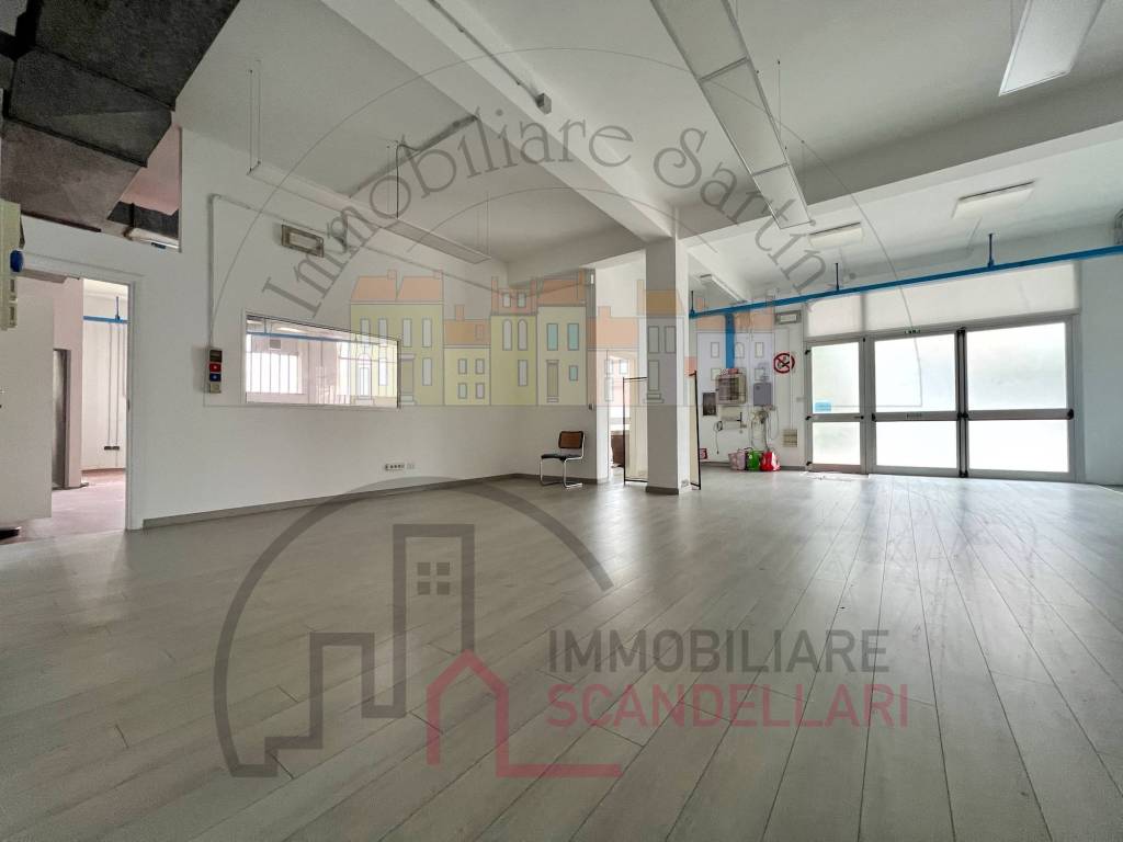 negozio in vendita a Rimini in zona Marecchiese