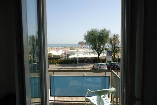 negozio in vendita a Rimini in zona Rivabella