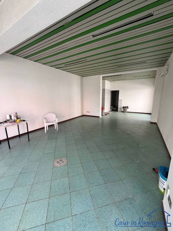 negozio in vendita a Rimini in zona Miramare di Rimini