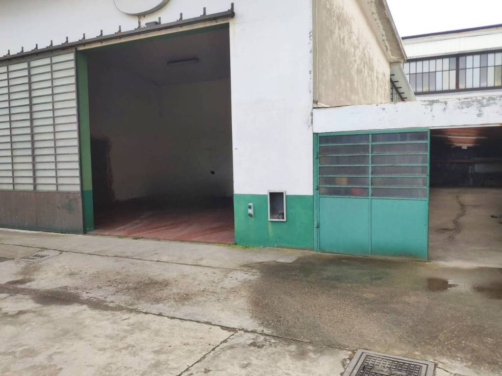 negozio in vendita a Rimini in zona Celle