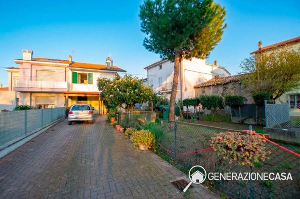 casa indipendente in vendita a Rimini in zona Viserbella