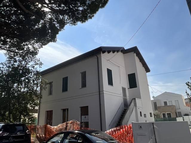casa indipendente in vendita a Rimini in zona Viserba