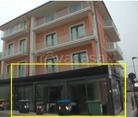 negozio in vendita a Rimini in zona Viserbella