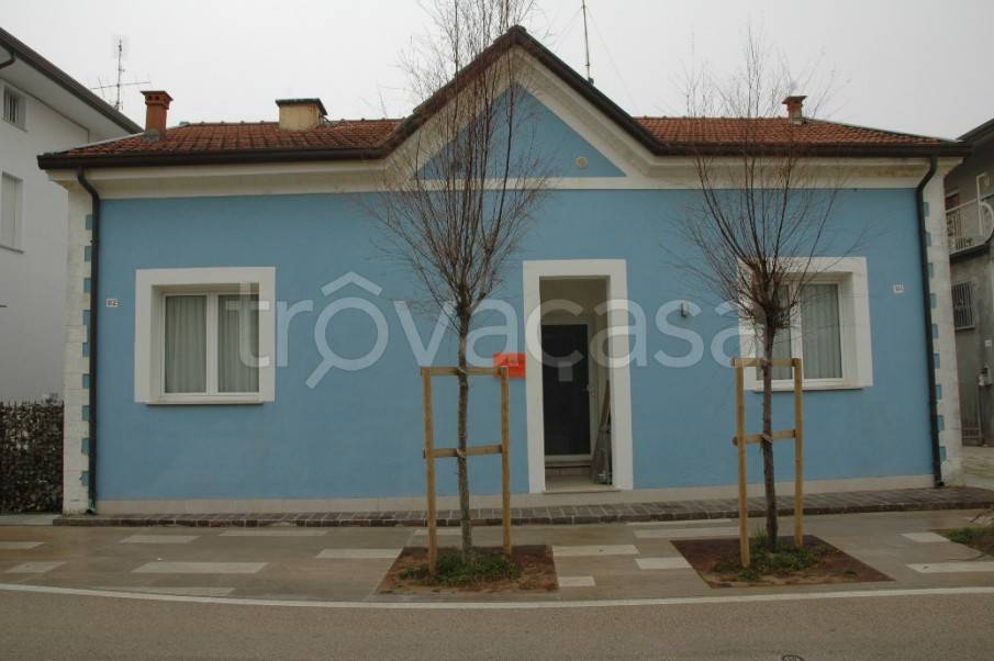 casa indipendente in vendita a Rimini in zona Viserbella