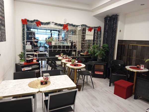 negozio in vendita a Rimini in zona Miramare di Rimini