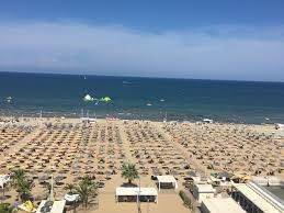 negozio in vendita a Rimini in zona Miramare di Rimini