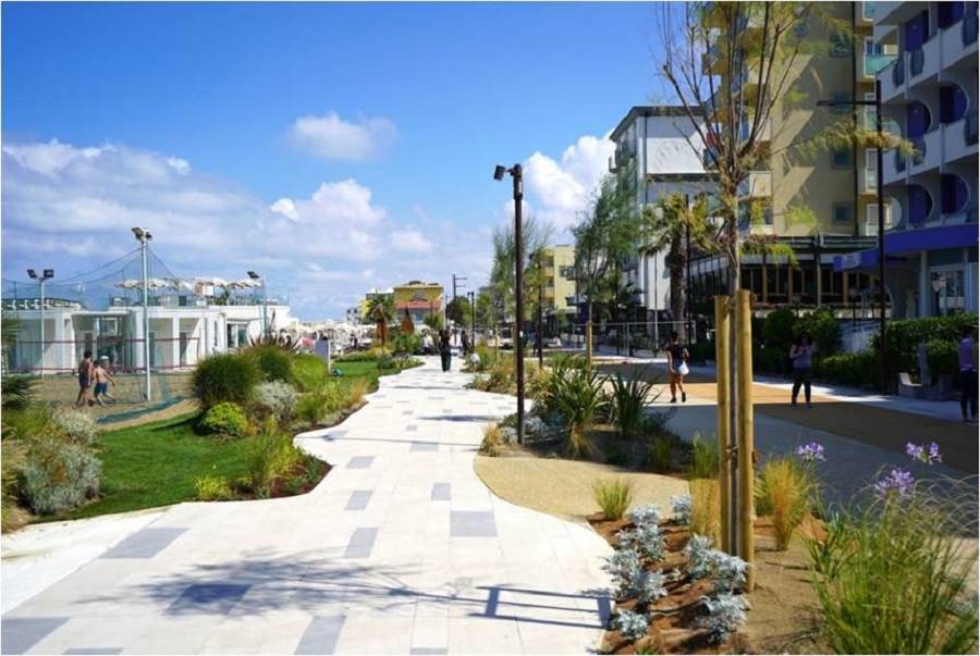 negozio in vendita a Rimini in zona Viserbella