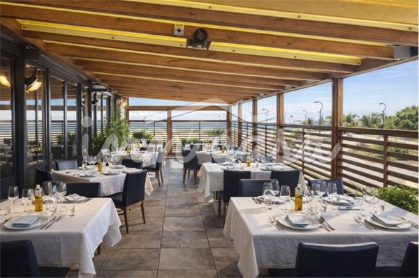 negozio in vendita a Rimini in zona INA Casa