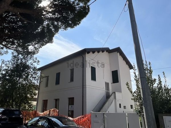 casa indipendente in vendita a Rimini in zona Viserba