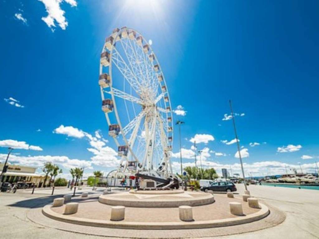 negozio in vendita a Rimini in zona Celle