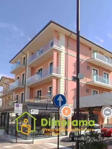 negozio in vendita a Rimini in zona Viserbella