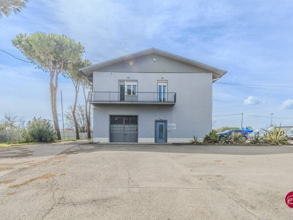 negozio in vendita a Rimini in zona Viserbella