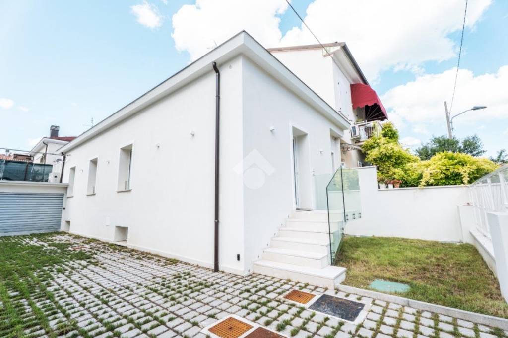 casa indipendente in vendita a Rimini