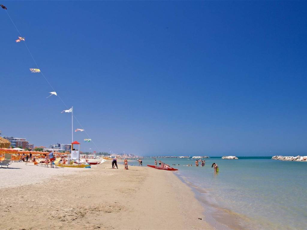 negozio in vendita a Rimini in zona Torre Pedrera