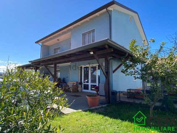 casa indipendente in vendita a Rimini in zona Celle