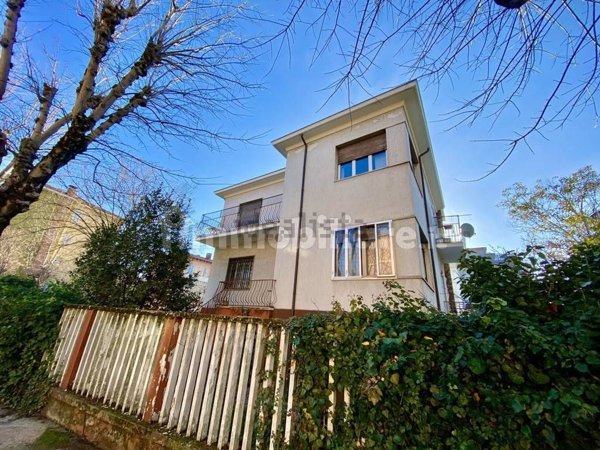 casa indipendente in vendita a Rimini in zona Borgo San Giovanni