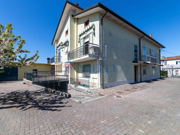 casa indipendente in vendita a Rimini in zona Viserba