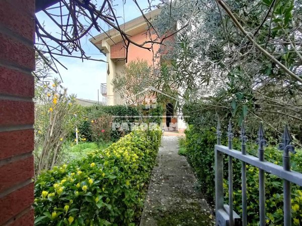 casa indipendente in vendita a Rimini in zona Miramare di Rimini