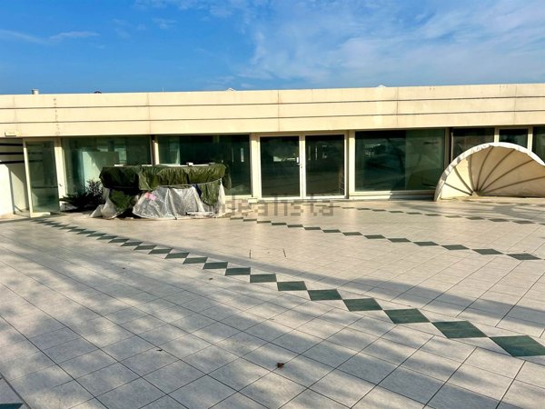 negozio in vendita a Rimini in zona Rivazzurra