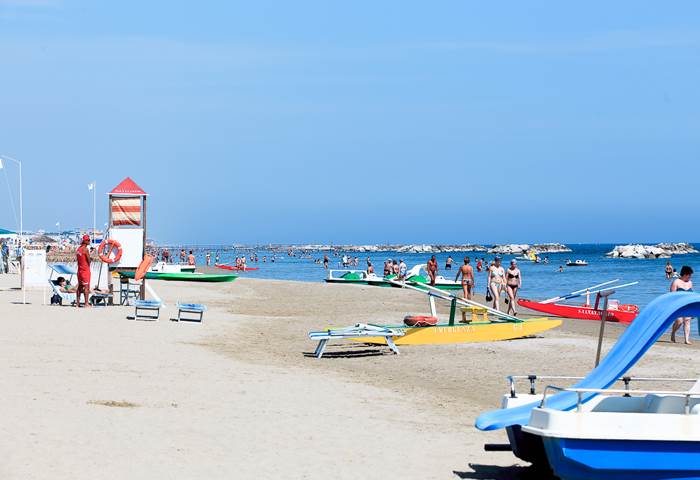 negozio in vendita a Rimini in zona Viserbella