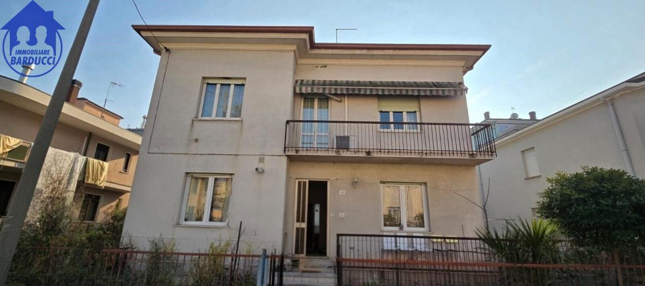 casa indipendente in vendita a Rimini in zona Lagomaggio