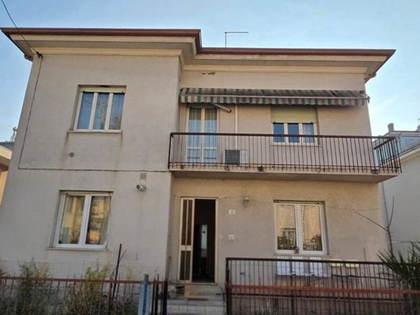 casa indipendente in vendita a Rimini in zona Lagomaggio