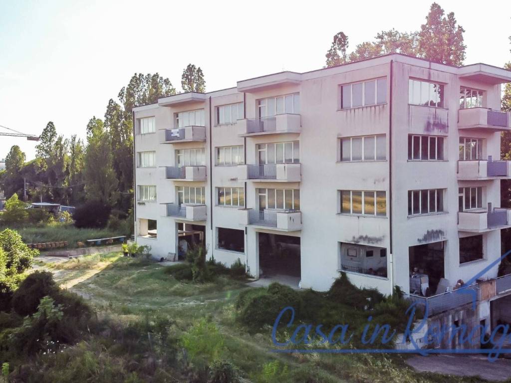 locale commerciale in vendita a Rimini in zona Viserba