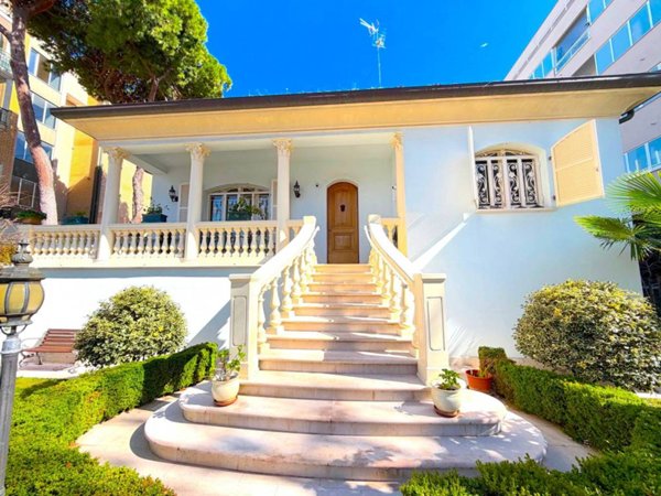 casa semindipendente in vendita a Rimini in zona Marina Centro