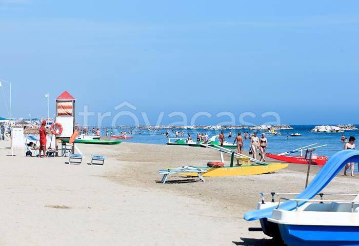 negozio in vendita a Rimini in zona Viserbella