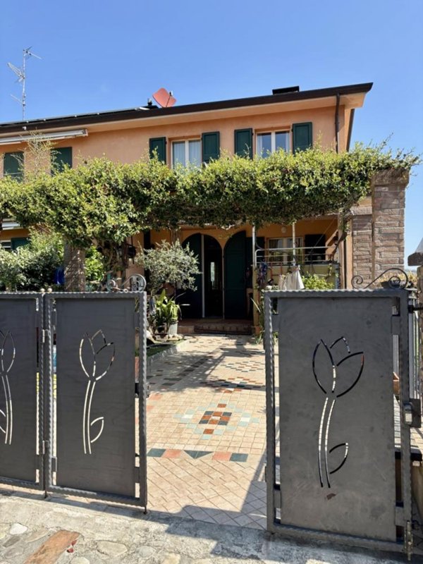 casa indipendente in vendita a Rimini