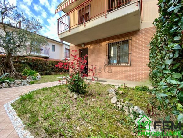 casa indipendente in vendita a Rimini in zona Viserbella