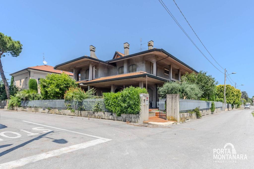 casa indipendente in vendita a Rimini in zona Santa Giustina