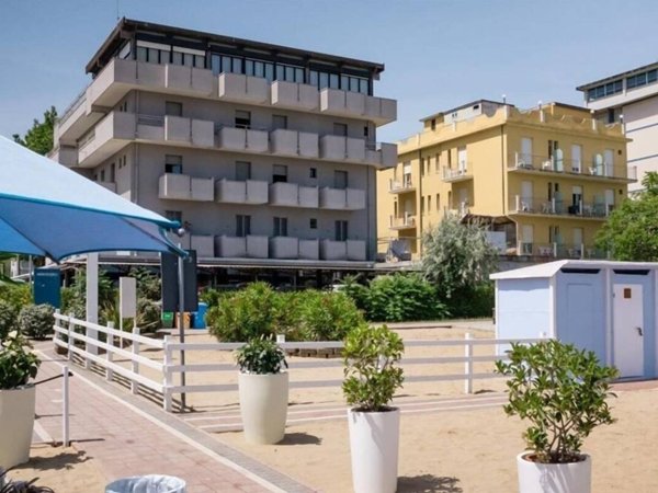 negozio in vendita a Rimini in zona Marebello