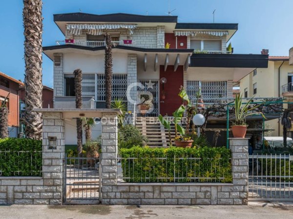 intera palazzina in vendita a Rimini in zona Rivazzurra