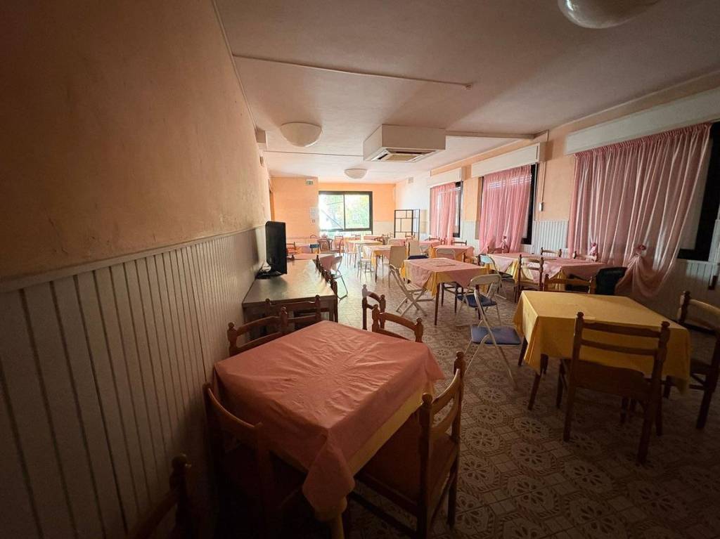negozio in vendita a Rimini in zona Marebello