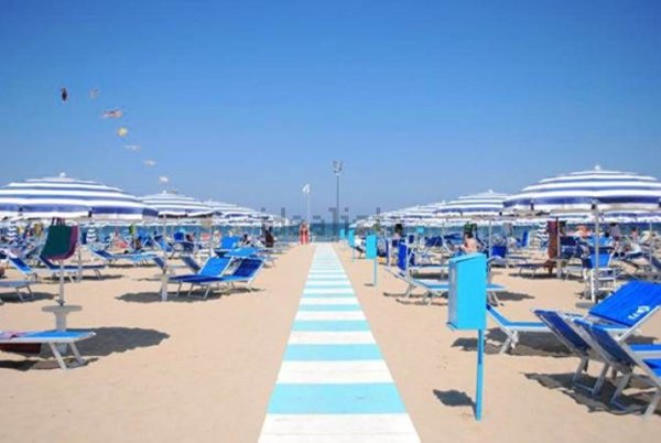 negozio in vendita a Rimini in zona Rivazzurra