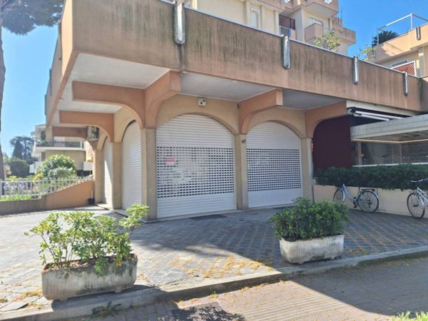 negozio in vendita a Rimini in zona Lagomaggio