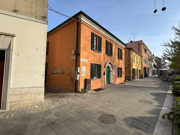 locale commerciale in vendita a Rimini in zona Centro Storico