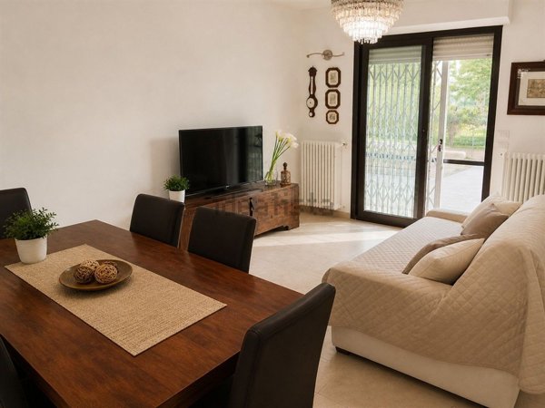 casa indipendente in vendita a Rimini in zona Viserba