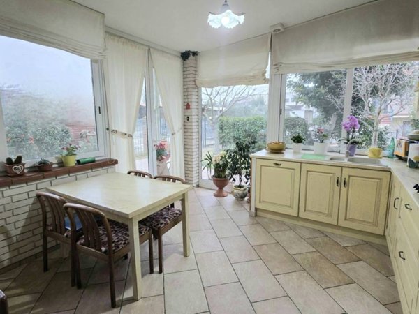 casa indipendente in vendita a Rimini in zona Viserba