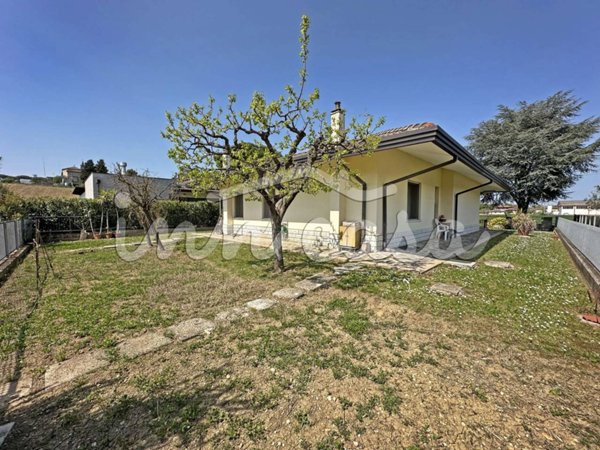 casa indipendente in vendita a Rimini in zona Vergiano