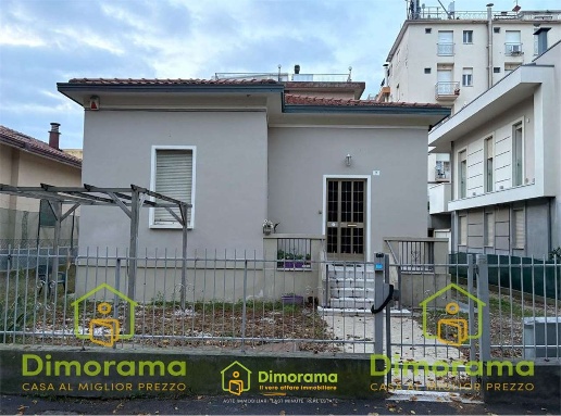 casa indipendente in vendita a Rimini in zona Miramare di Rimini