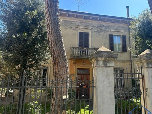 casa indipendente in vendita a Rimini in zona Fiera Vecchia