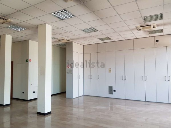 negozio in vendita a Rimini in zona Celle