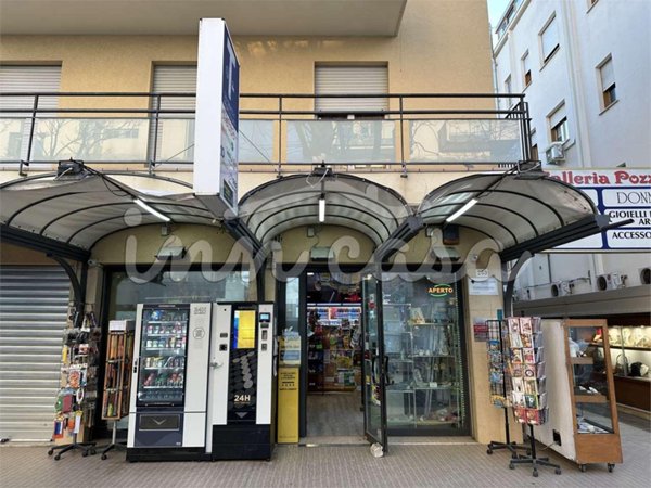 negozio in vendita a Rimini in zona Miramare di Rimini