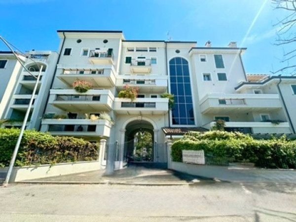 appartamento in vendita a Rimini in zona Marina Centro