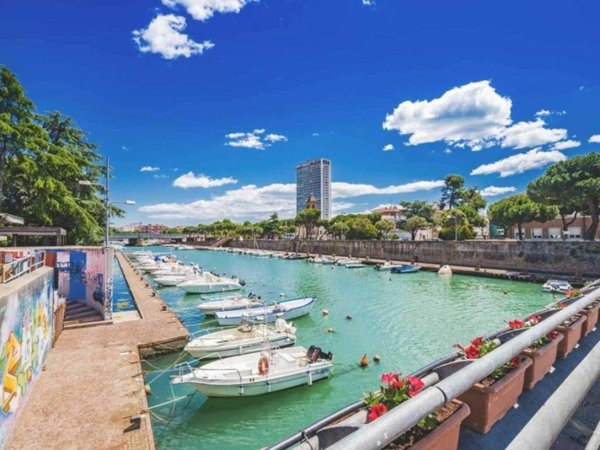 appartamento in vendita a Rimini in zona Marina Centro