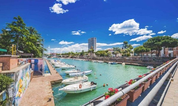appartamento in vendita a Rimini in zona Marina Centro