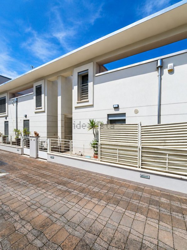 casa indipendente in vendita a Rimini in zona Gaiofana